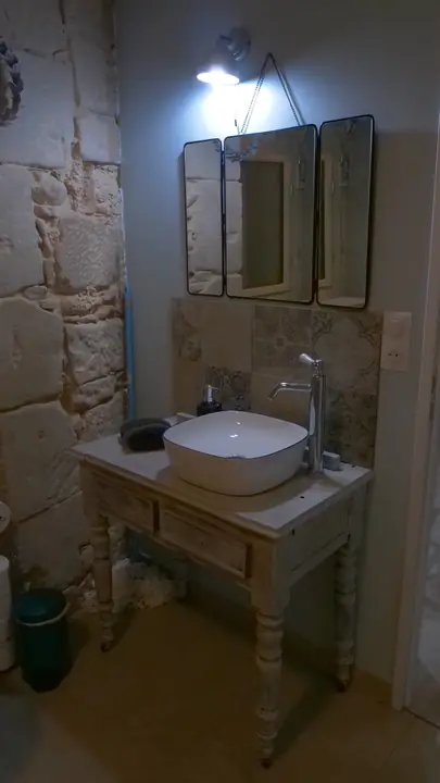 Salle de bain — L’Apothicaire, hébergement Bed in Shop à Romans-sur-Isère