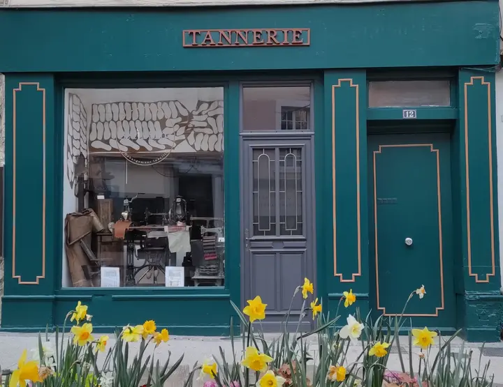 Façade de l’ancienne boutique — La Tannerie, hébergement Bed in Shop à Romans-sur-Isère