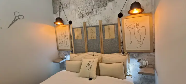 Chambre matrimoniale — Le Tailleur, hébergement Bed in Shop à Romans-sur-Isère