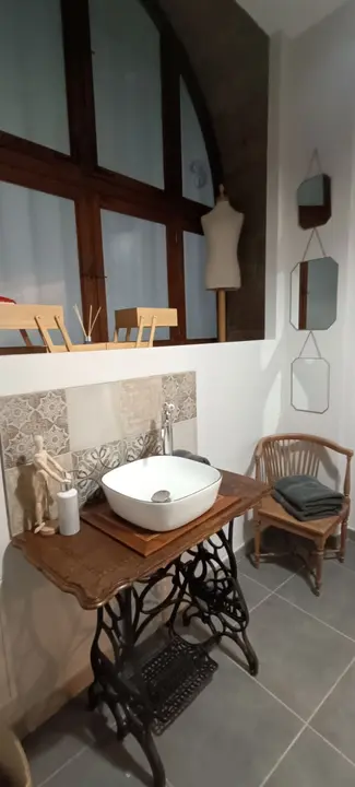 Salle de bain — Le Tailleur, hébergement Bed in Shop à Romans-sur-Isère