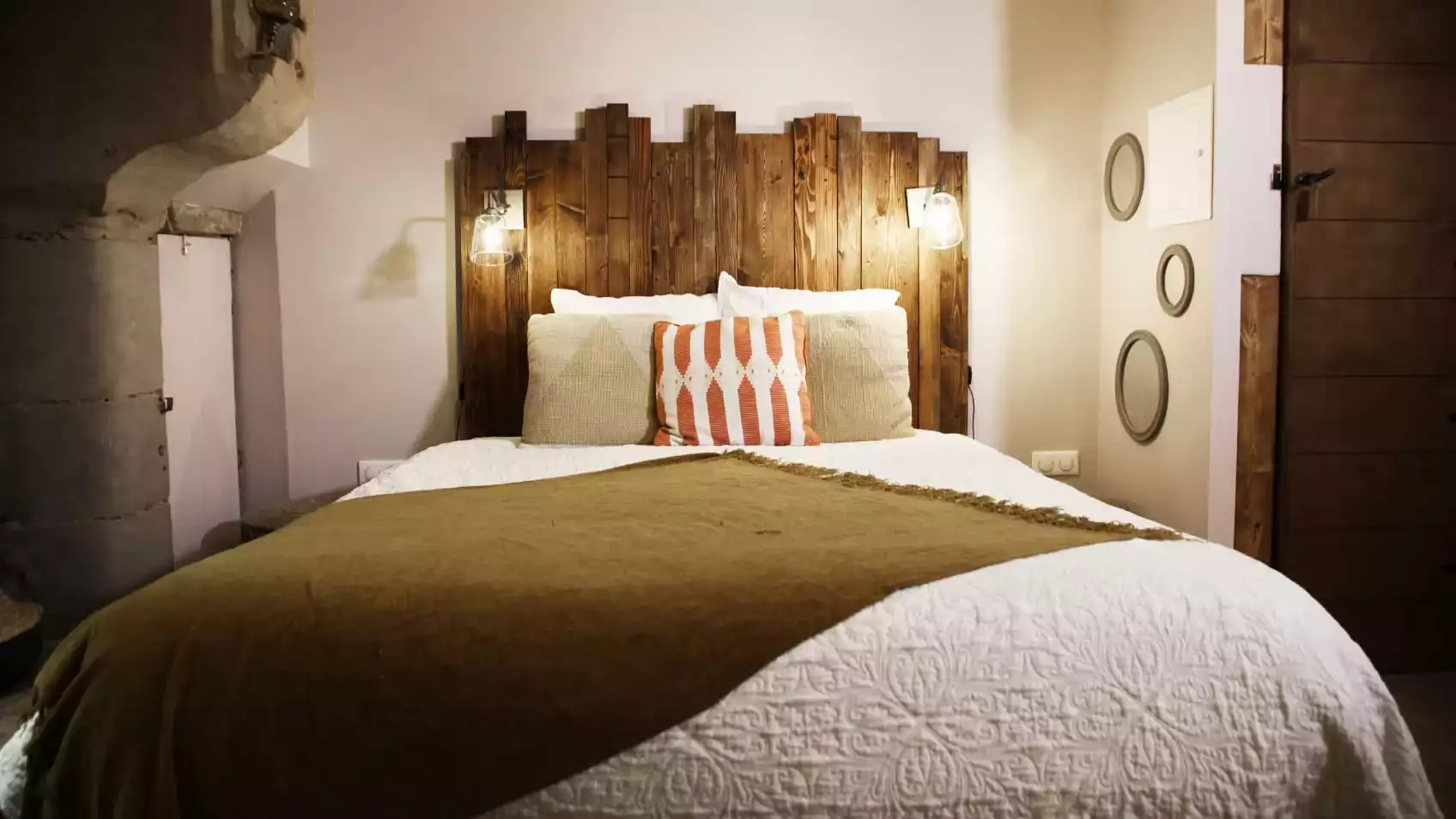 Une chambre de La Chaumière, hébergement Bed in Shop à Romans-sur-Isère.